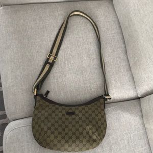 *SOLD*  Ladies Authentic Gucci crossbody bag